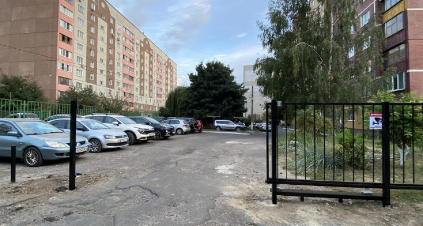 Мэрия Курска проведет собрания по конфликту из-за закрытых проездов на Студенческой