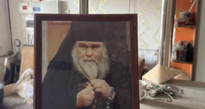 Портрет старца Ипполита уцелел после ракетного удара в Рыльске