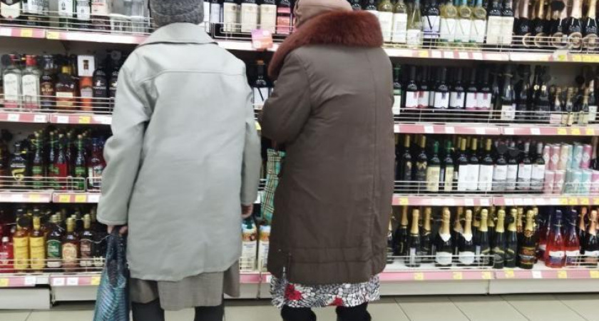 Пенсионерка избила знакомых кухонной лопаткой во время застолья