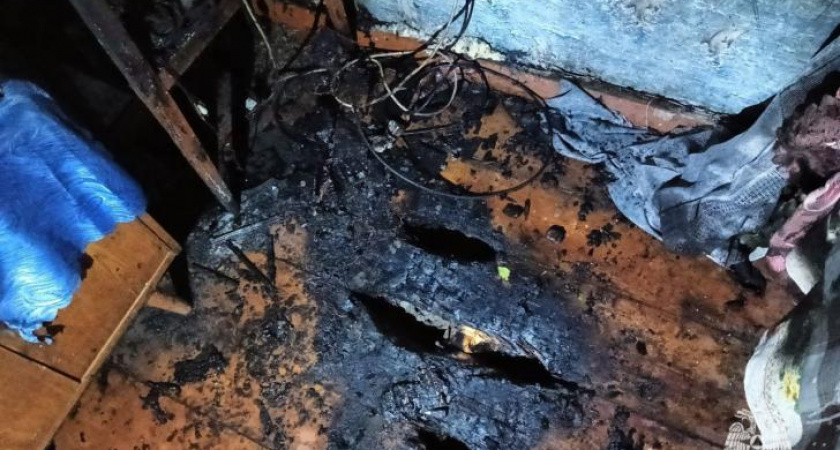 Пожар в Курской области: свеча у икон привела к возгоранию дома