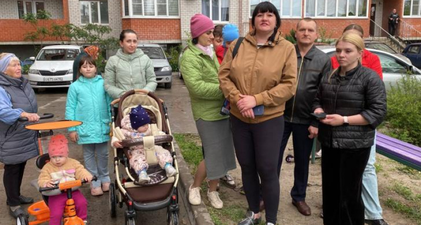 Жители Курска жалуются на постоянные пожары покрышек возле завода