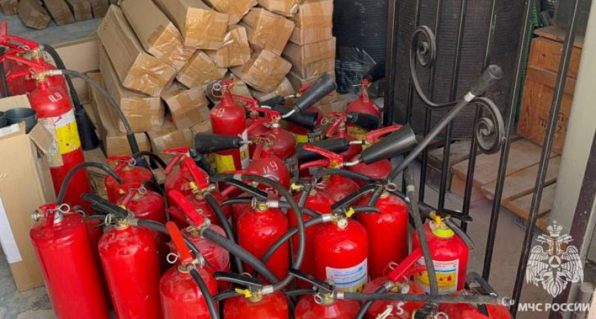 МЧС доставило более 3000 огнетушителей в приграничные районы Курской области