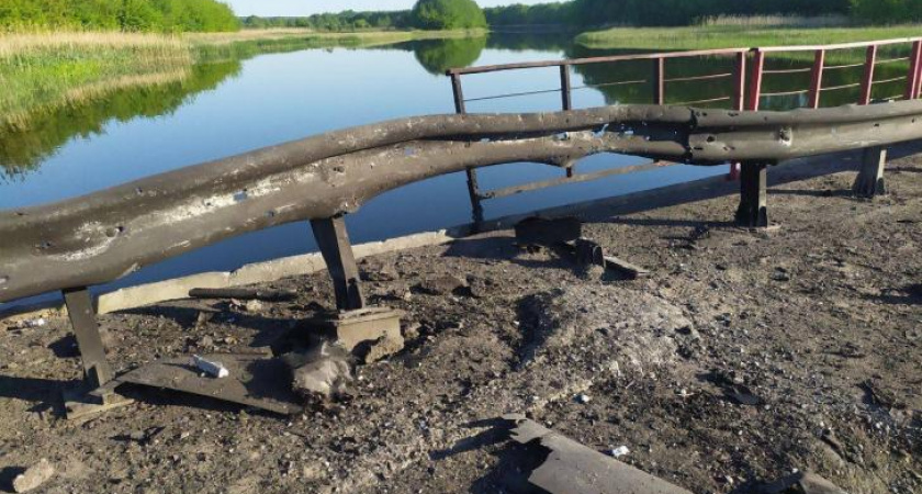 Беспилотник повредил мост в Рыльском районе