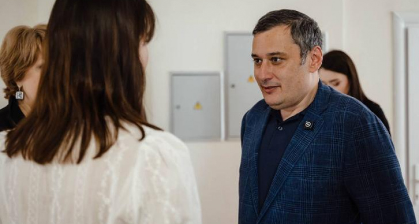 Хинштейн проверил организацию ЕГЭ в курском лицее