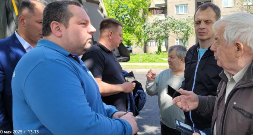 Общественники заставили переделать дорогу после укладки асфальта в лужи