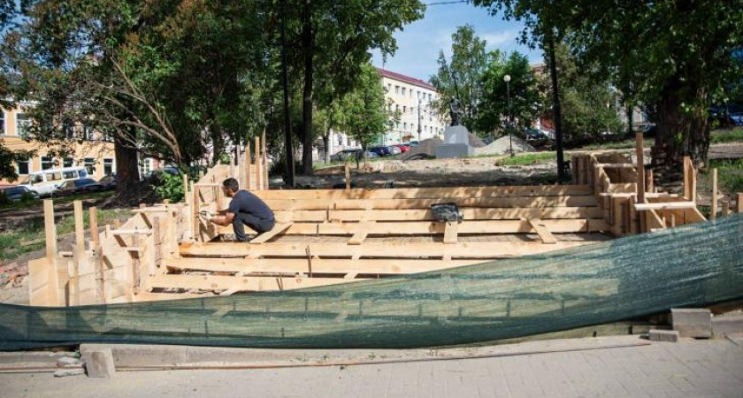 В Курске продолжается благоустройство сквера Спутник
