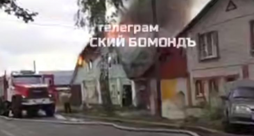 В Курске сгорел дом на улице Верхняя Луговая