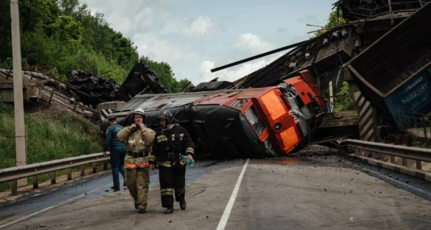Движение поездов под Железногорском восстановят за четверо суток