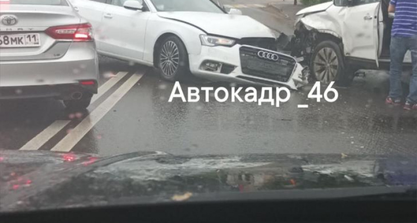 68-летний водитель Киа пострадал в столкновении с Ауди на улице Красный Октябрь