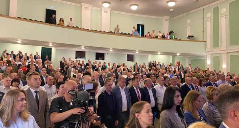Депутаты Курской области единогласно приняли отчет Хинштейна без вопросов