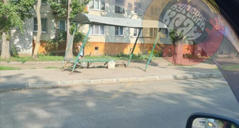 В Курске остановка "Школа 41" накренилась и угрожает безопасности пассажиров