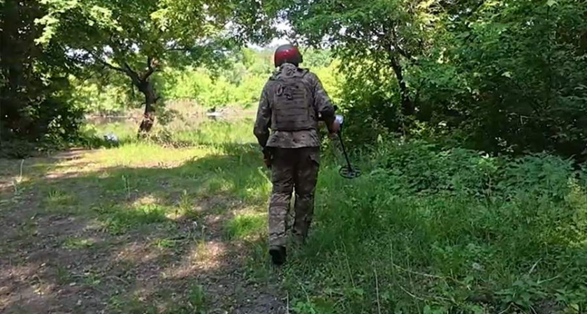 Российские саперы разминируют территории Курской области от украинских боеприпасов