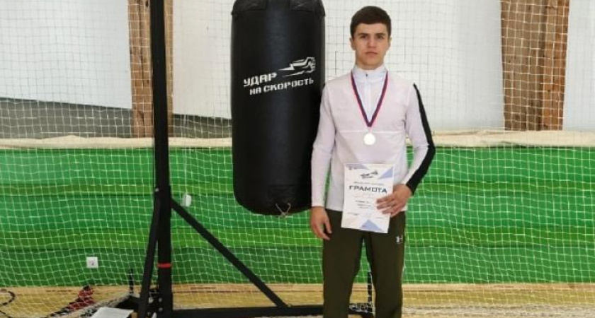 Студент из Курска завоевал золото и бронзу на чемпионате ЦФО по боксу