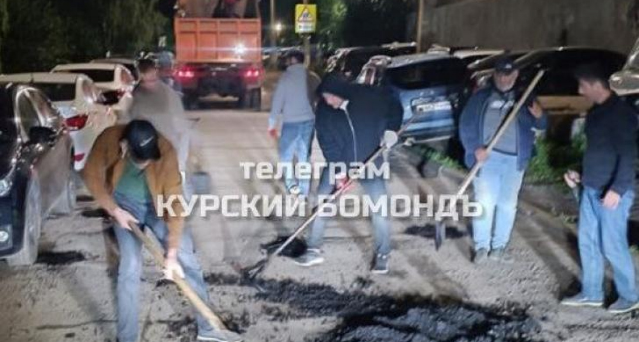 Жители Курска сами заделали ямы на проспекте Победы