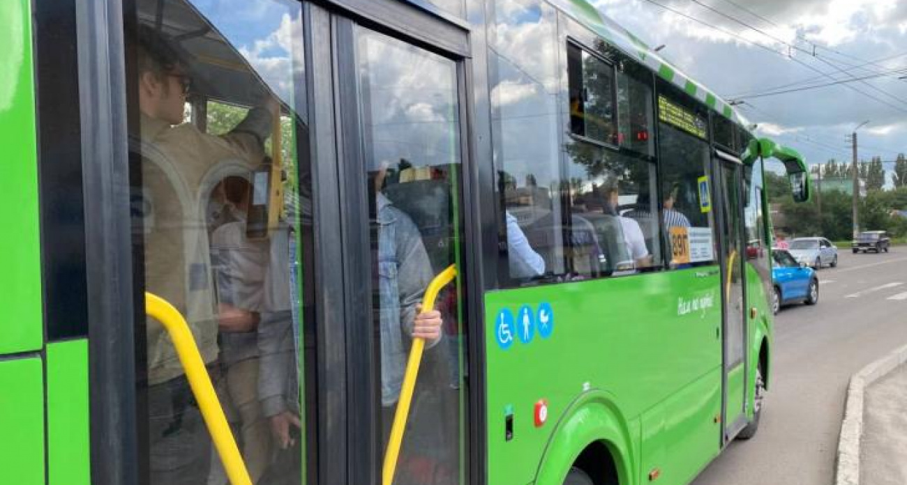 В Курске пассажиры задыхались в жаре: температура в салонах превысила норму +25°C