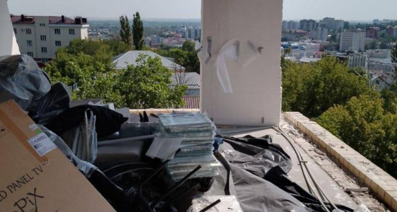 В Курске взрыв газа разрушил стену и балкон дома на Марата: начато техобследование