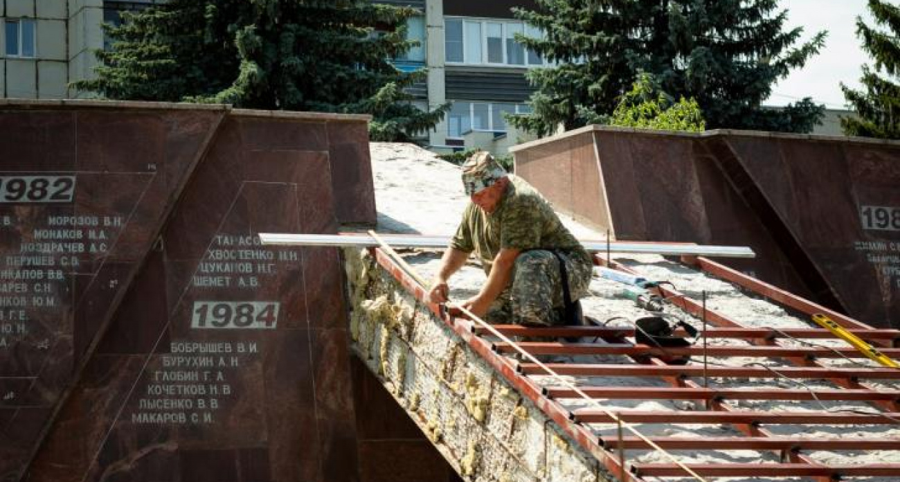 В Курске полностью разобрали памятник "Скорбящая мать" ради реставрации к годовщине Курской битвы