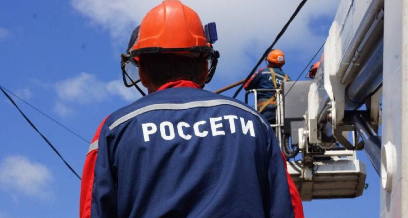 96 энергетиков "Курскэнерго" работают круглосуточно после урагана со скоростью 21 м/с