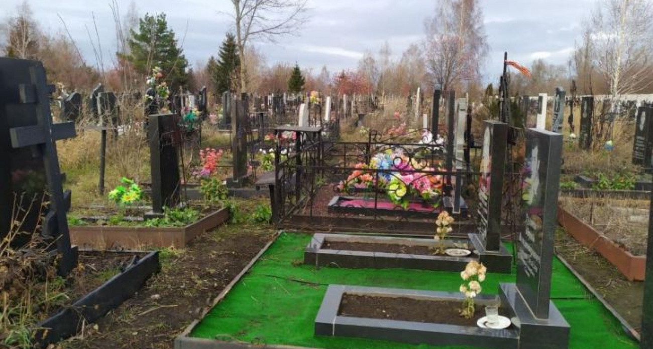 Директор "Ритуальных услуг" в Курчатове три года вымогал взятки с установщиков памятников