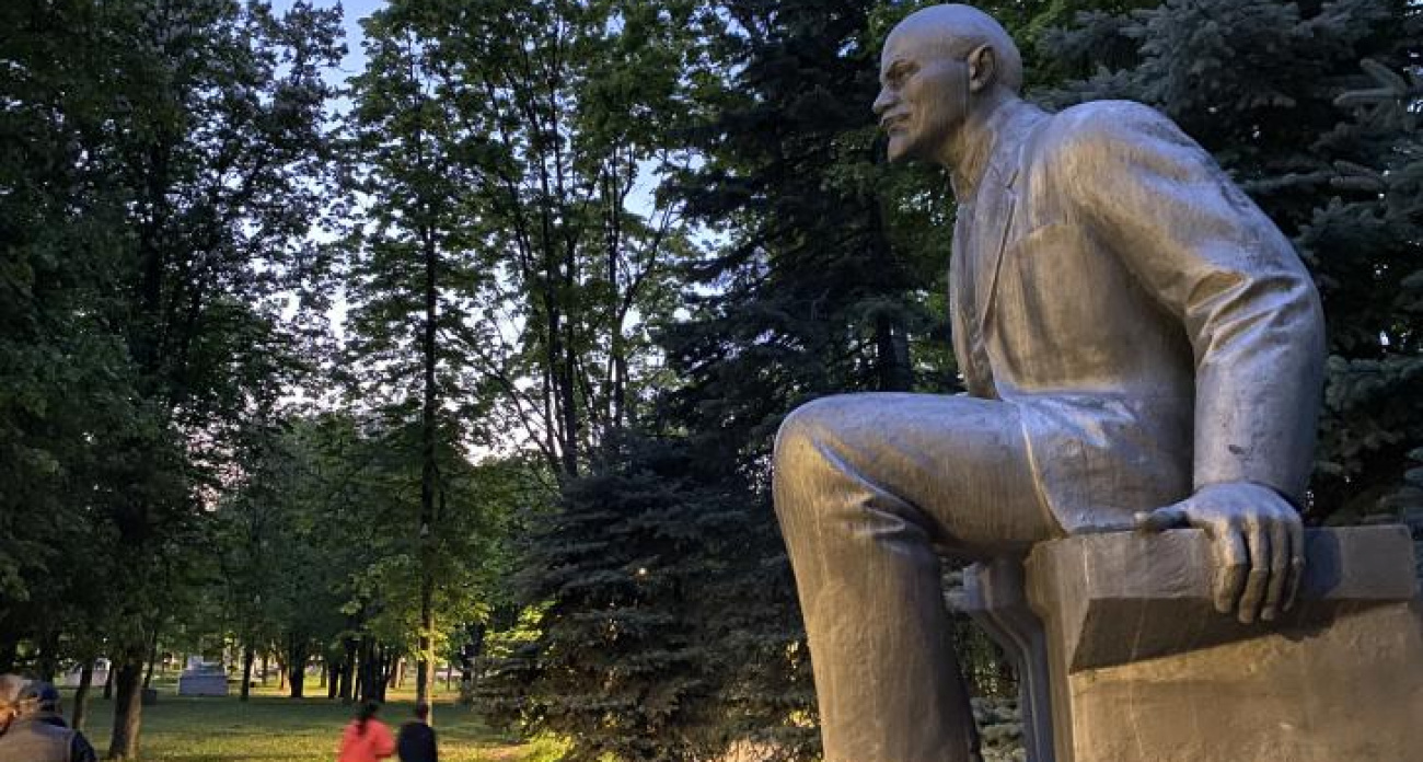 КПРФ выделит деньги на ремонт трех разрушающихся памятников Ленину в Курской области