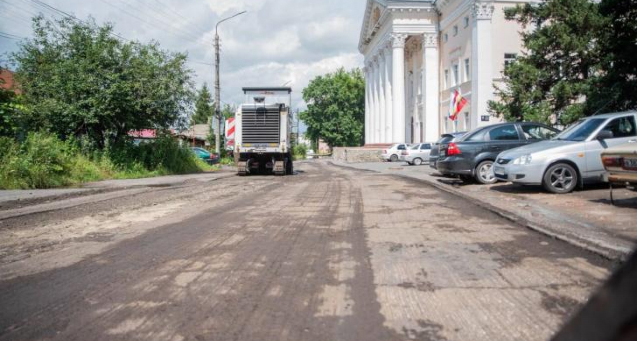 В Курске начали ремонт 300-метрового участка дороги возле детсада после жалоб жителей