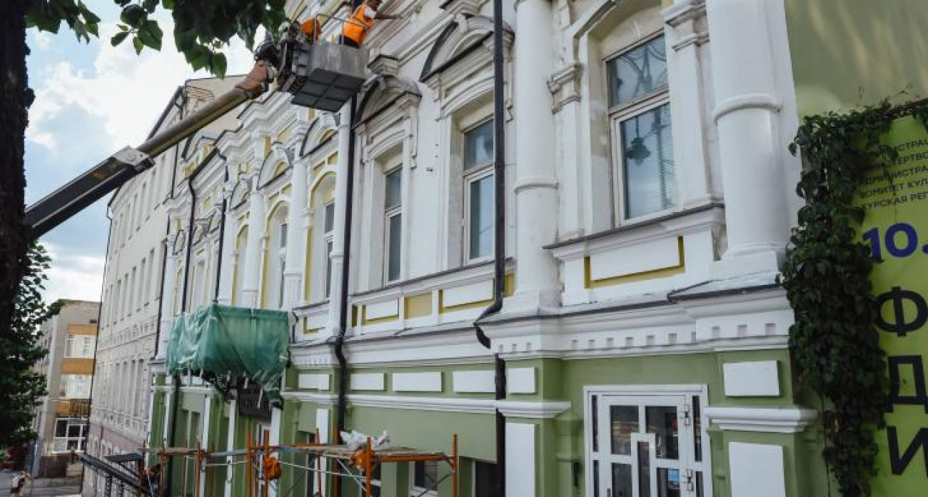 "Без слёз не взглянешь": в Курске восстанавливают исторические фасады на 5 центральных улицах