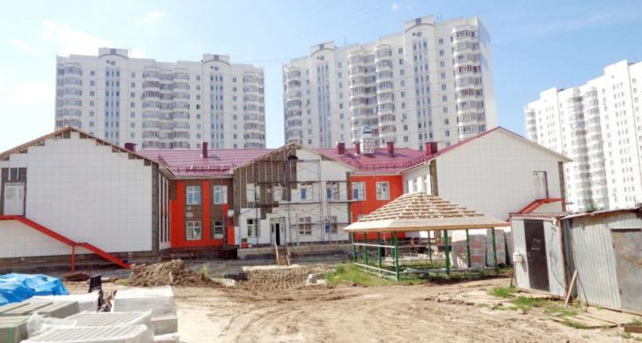 Затянувшееся строительство школы №45 и детсада в Курске взяли на особый контроль