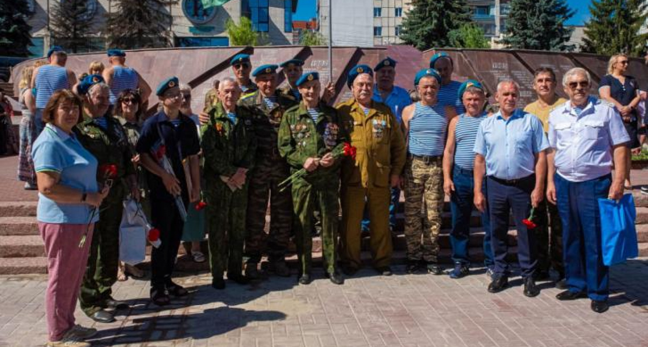 В Курске десантники почтили память погибших товарищей в 95-ю годовщину ВДВ