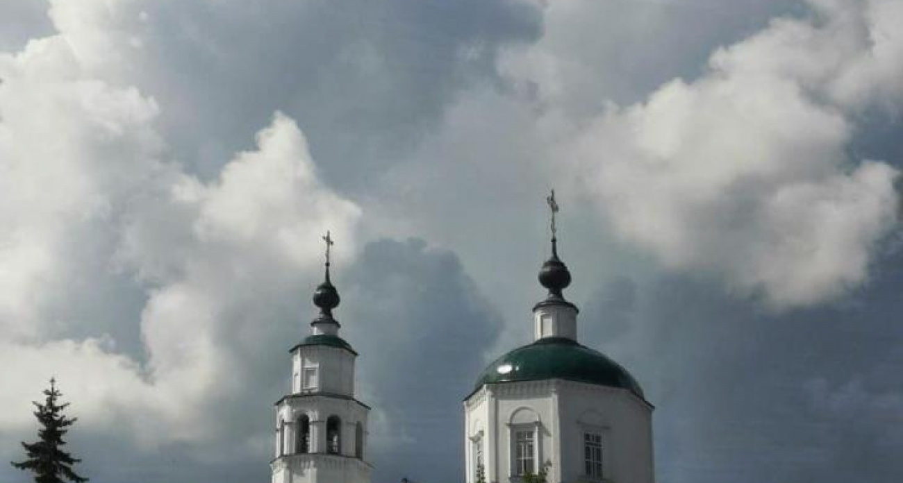 Глава района призвал бизнес отдать 10% храмам после "чудесных спасений" от ракет и дронов