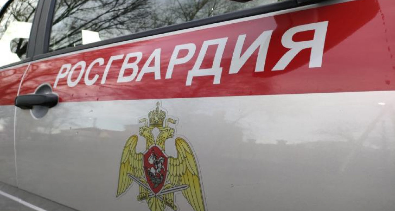 46-летний курянин натравил собаку на 26-летнего росгвардейца после срабатывания тревожной кнопки в магазине