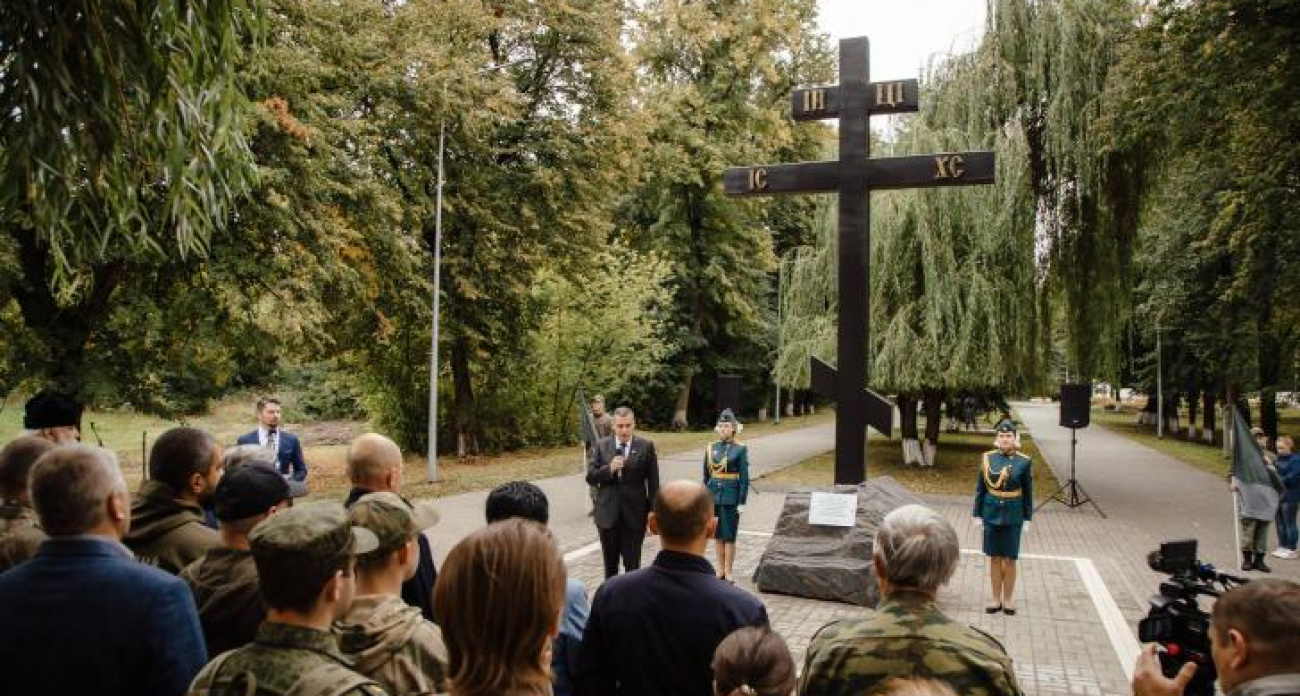 В Курске похоронили рядом жертв ВОВ и двух суджанцев, убитых украинскими преступниками