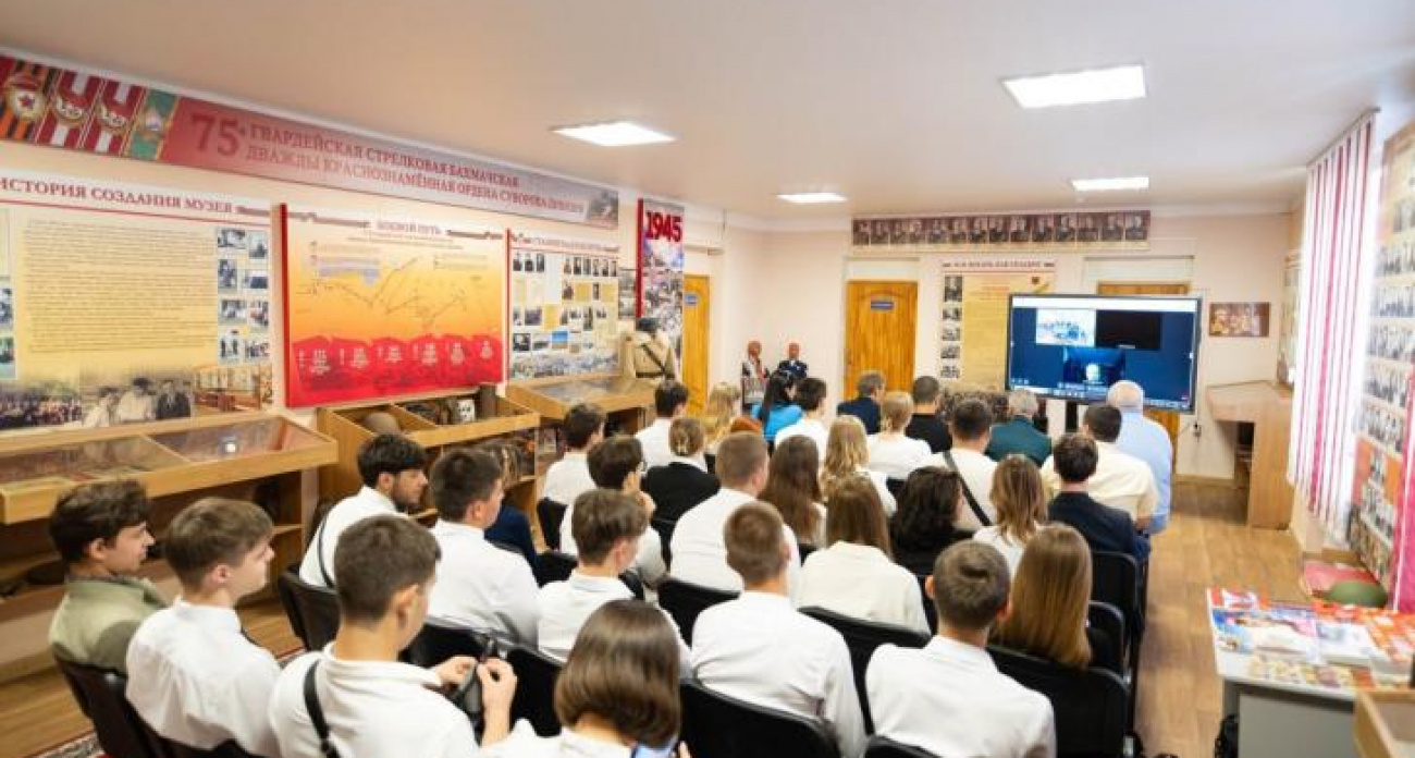 Школьники Курска пообщались с внуками героев Курской битвы через телемост к 82-й годовщине