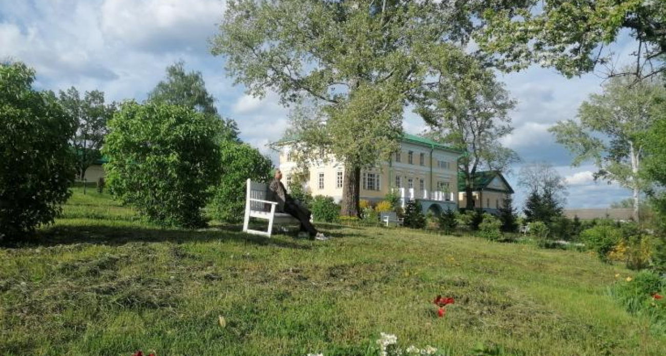 В усадьбе Фета откроют выставку военной хроники в честь писателя-фронтовика Гранина