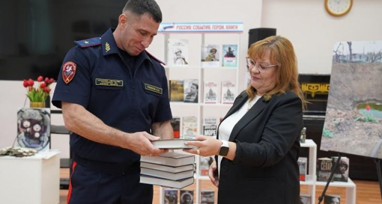 Начальник Росгвардии Панков подарил курским библиотекам классику Серебряного века и договорился о фотовыставке