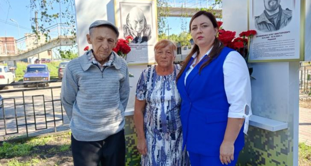На Аллее Славы в Пристени установили стеллы с именами шести героев СВО