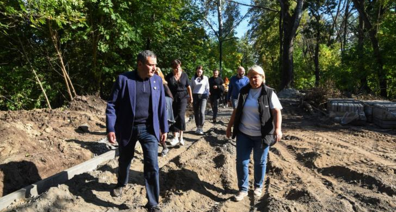 Хинштейн раскритиковал строителей за ошибки в техзадании и старые турники на Боевке
