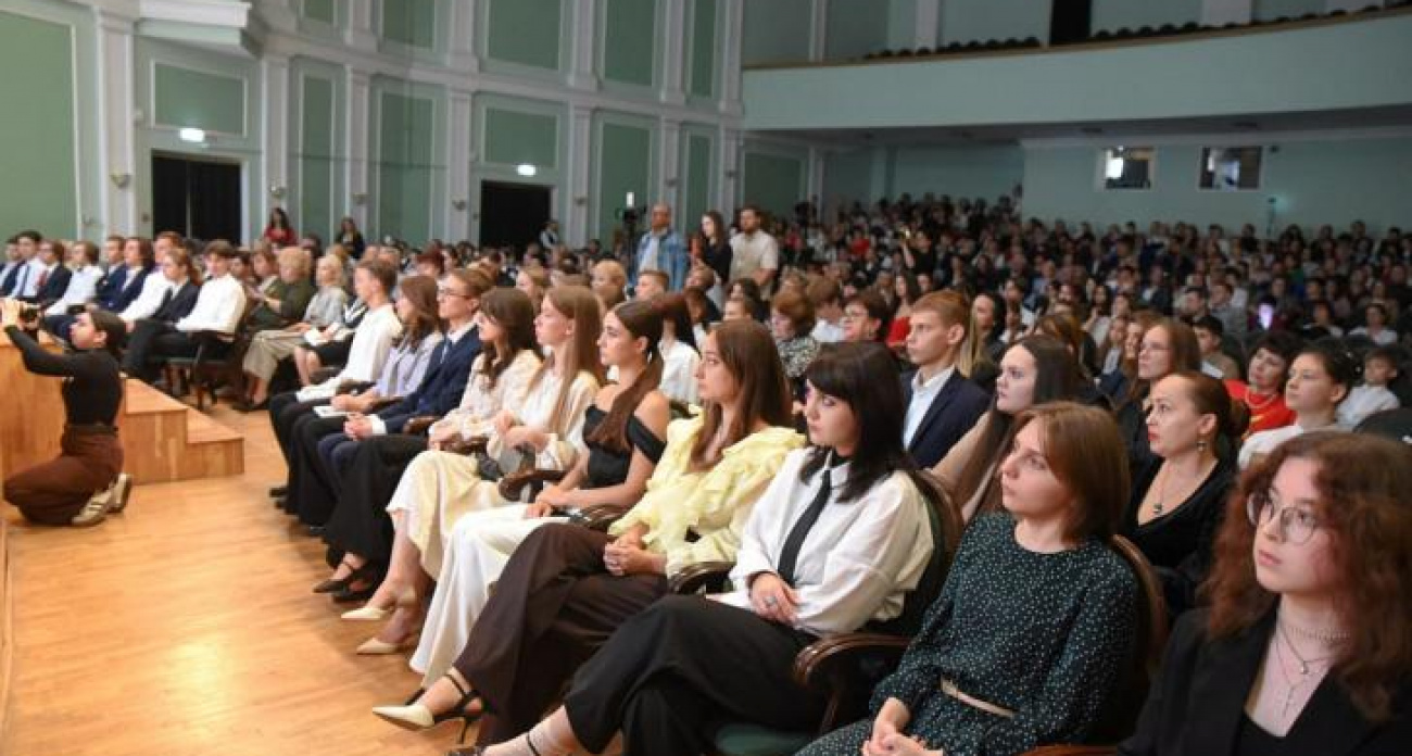 12,5 тысячи побед: в Курске наградили 200 юных гениев с рекордными достижениями