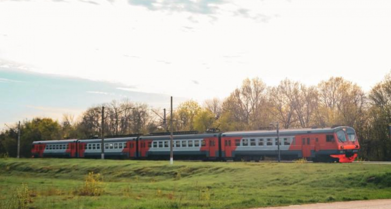 Железногорцы больше года без поездов: власти назвали сроки возвращения сообщения с Москвой