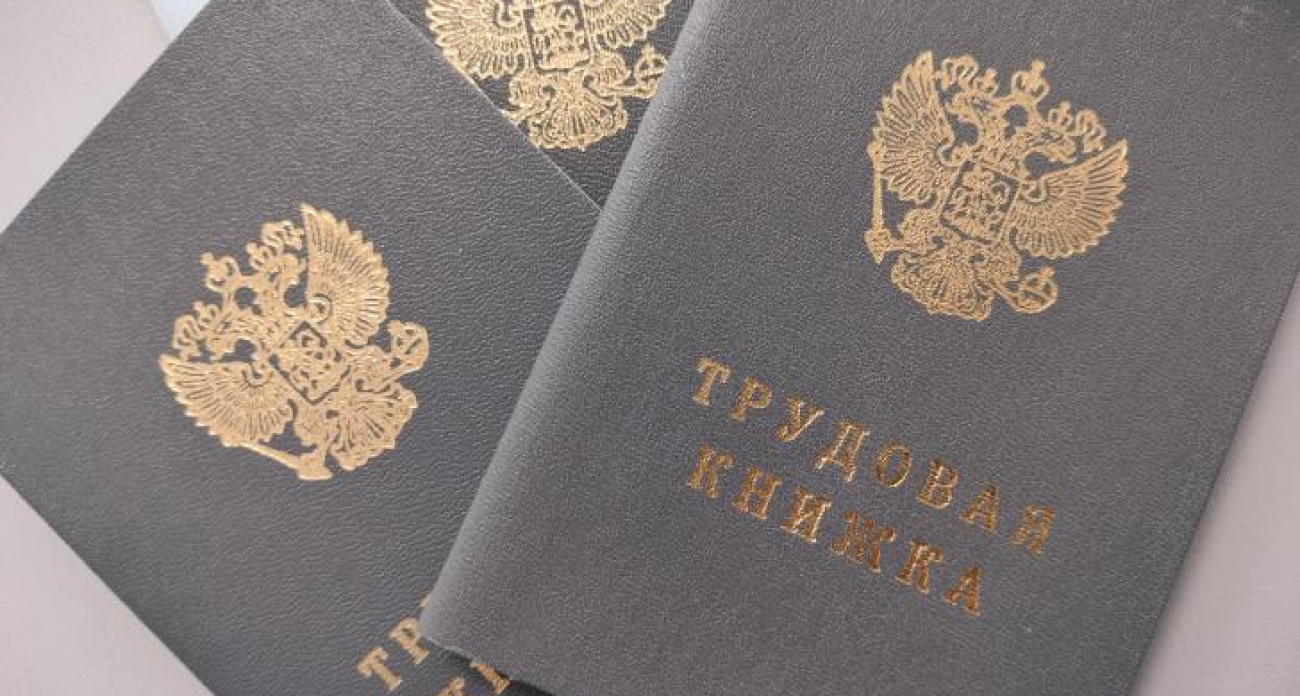 Менеджеры по продажам лидируют: 5,6 тысяч курян откликнулись на одну вакансию, а на руководителя IT — только один