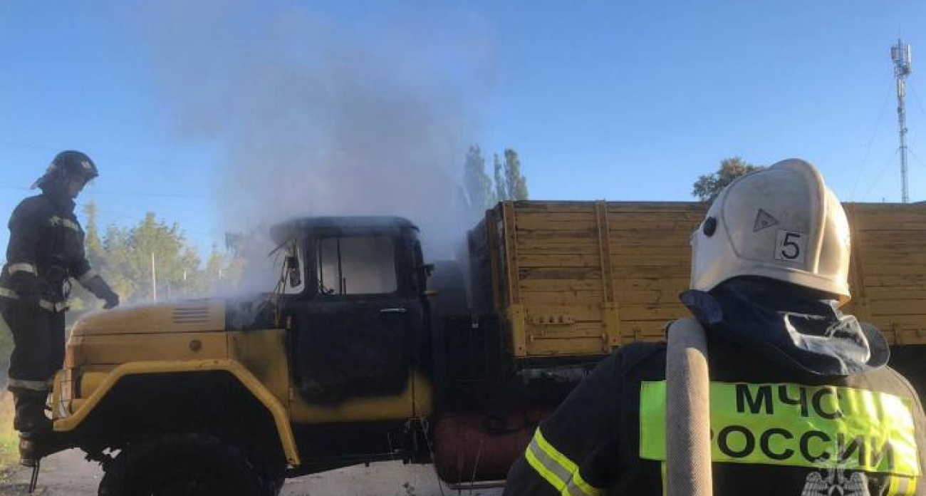 В Курске мужчина сжег ЗИЛ знакомого из-за отказа дать денег в долг