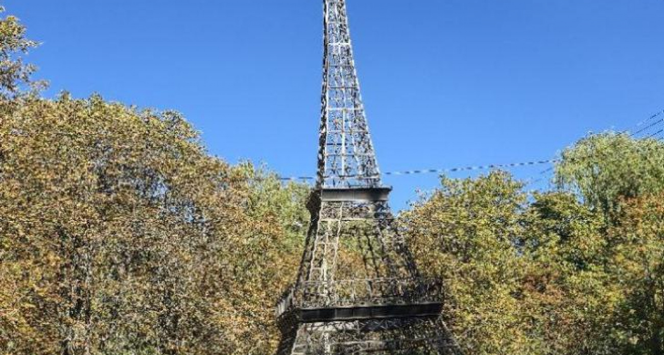 Мэр назвал Эйфелеву башню символом агрессоров, но жители Железногорска отстояли арт-объект