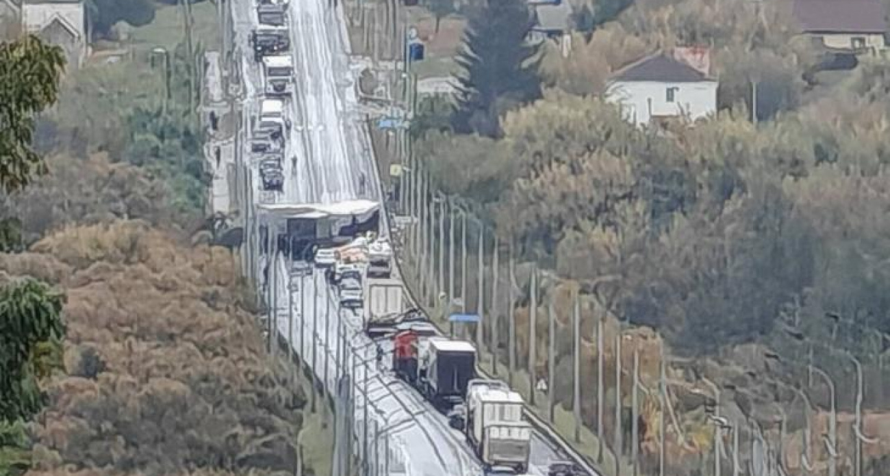 ДТП с большегрузом полностью парализовало трассу М2 "Крым" под Курском