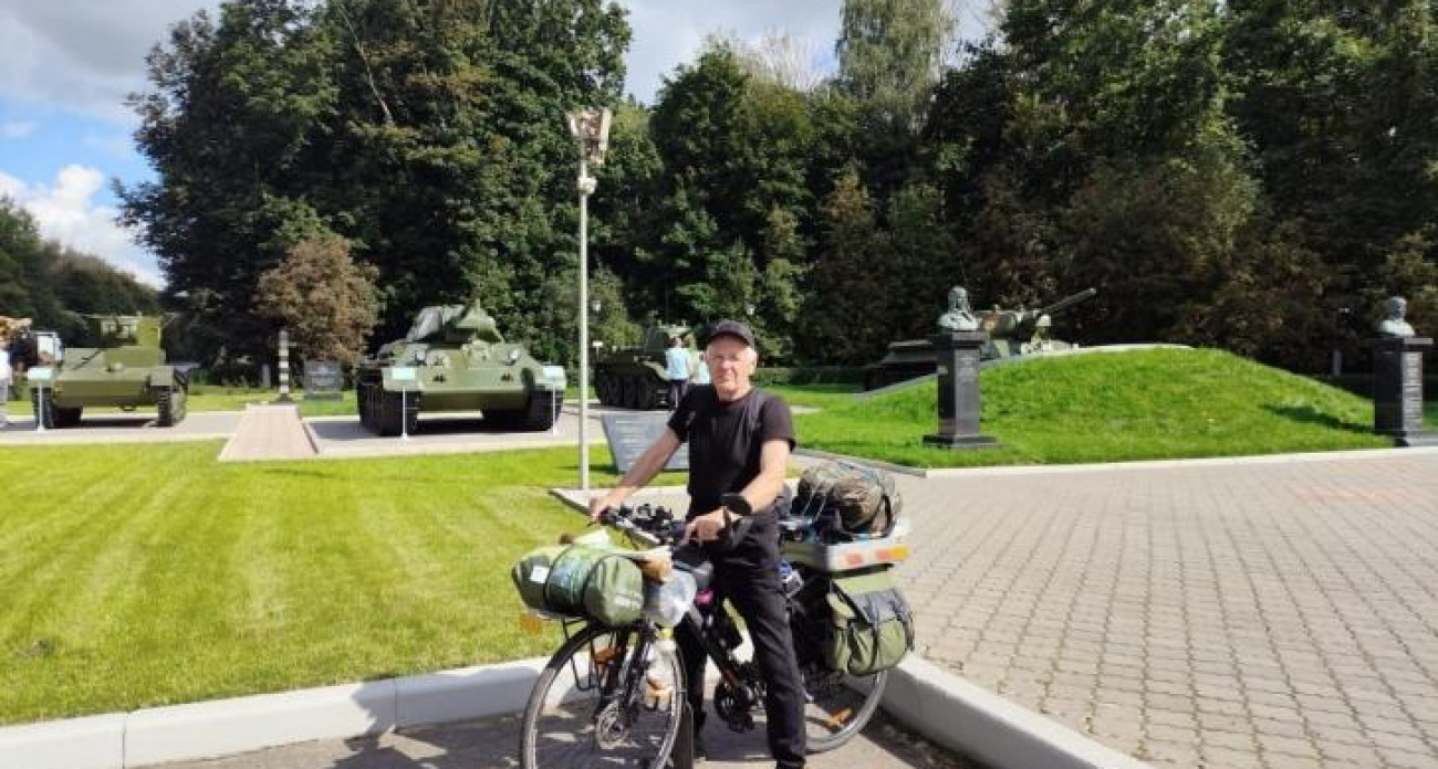 71-летний пенсионер из Курска проехал 1000 км на велосипеде, чтобы навестить родных в Москве