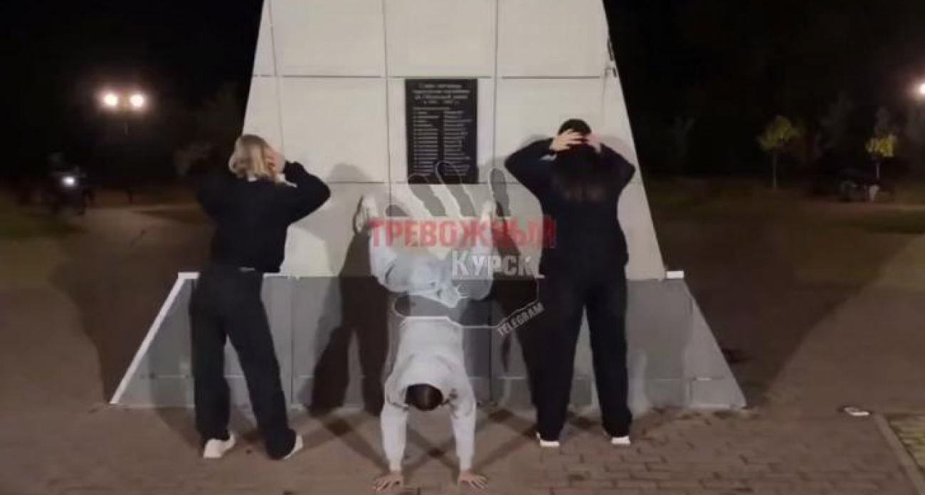 Подростки 13 и 16 лет станцевали на мемориале ради тренда и попали в полицию