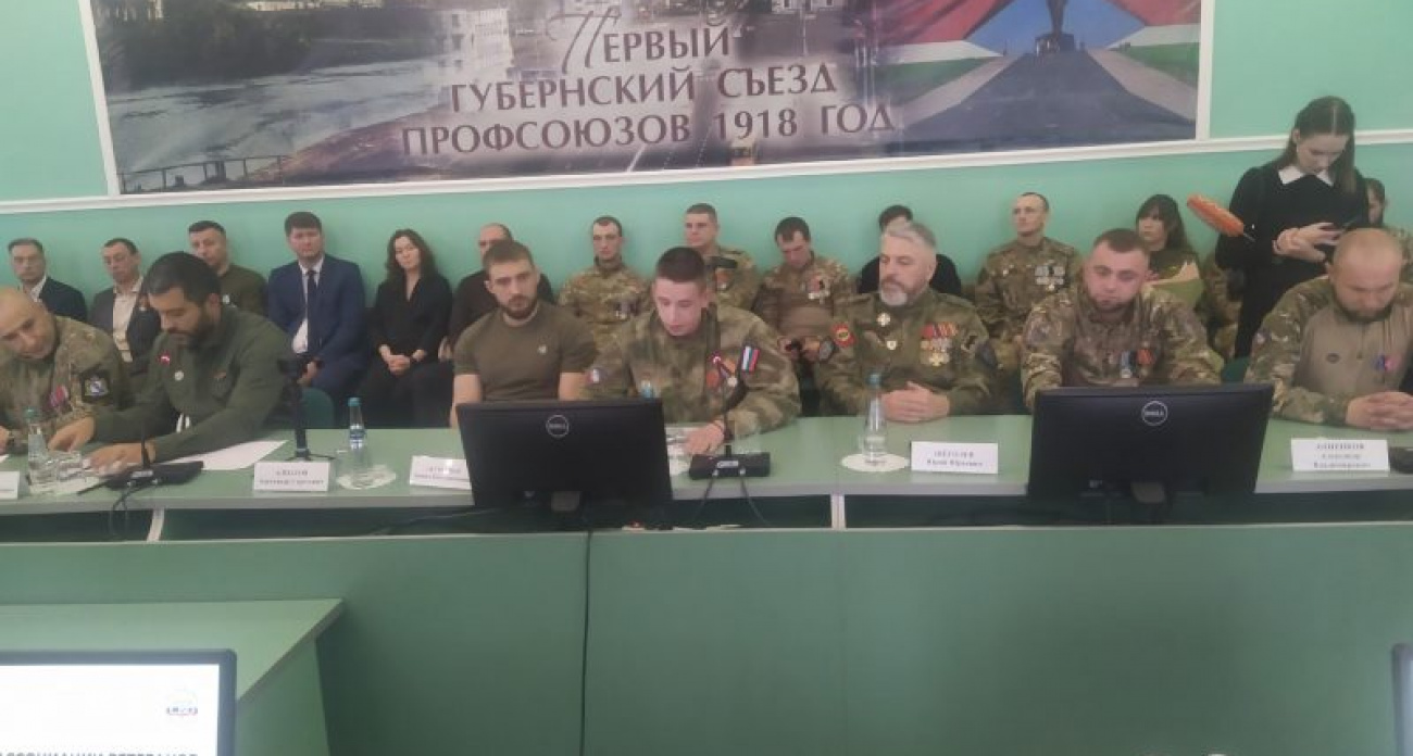 Губернатор Хинштейн лично наградил волонтеров на 3-м заседании ветеранов СВО Курской области