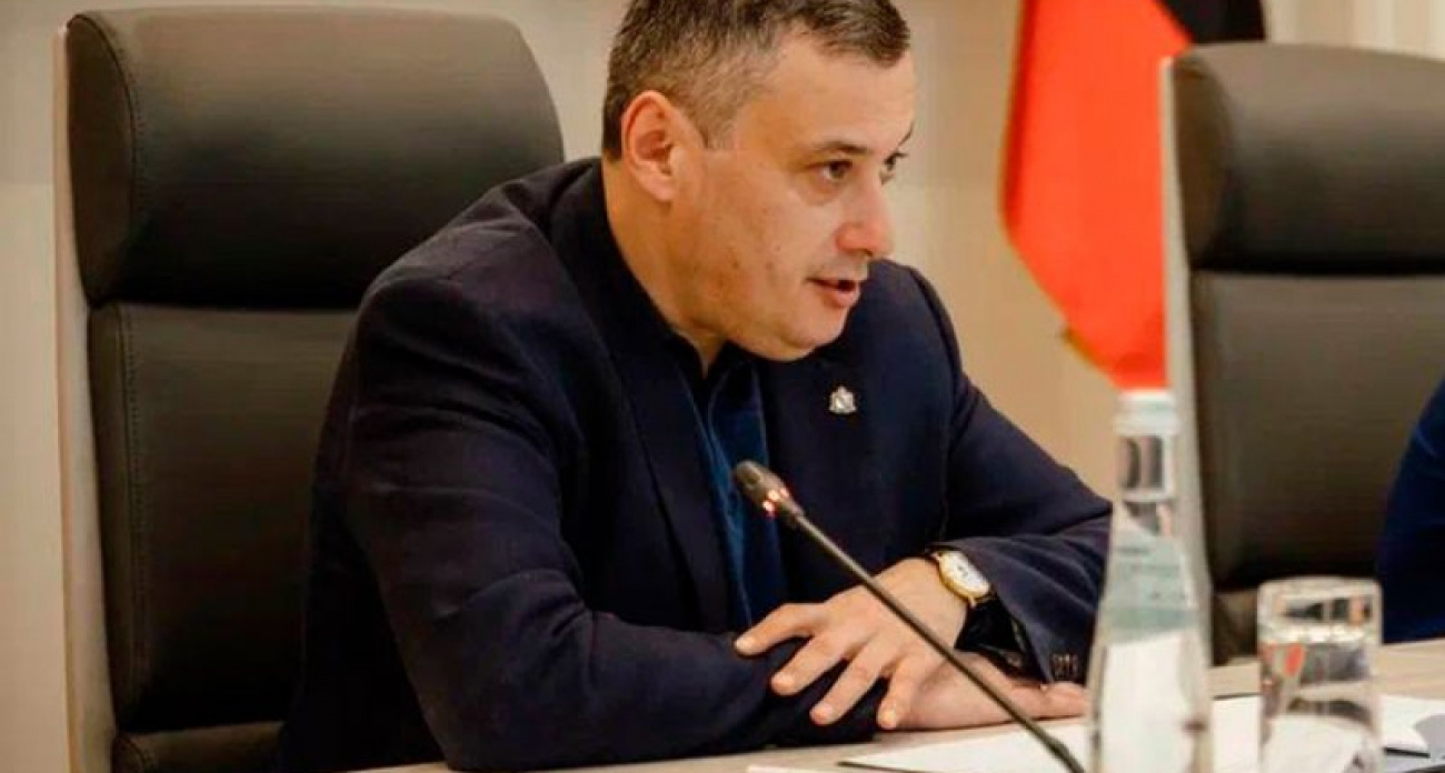 Хинштейн снял все брони на Машкова в «Ревизоре»: из 812 мест в кассе остались единицы