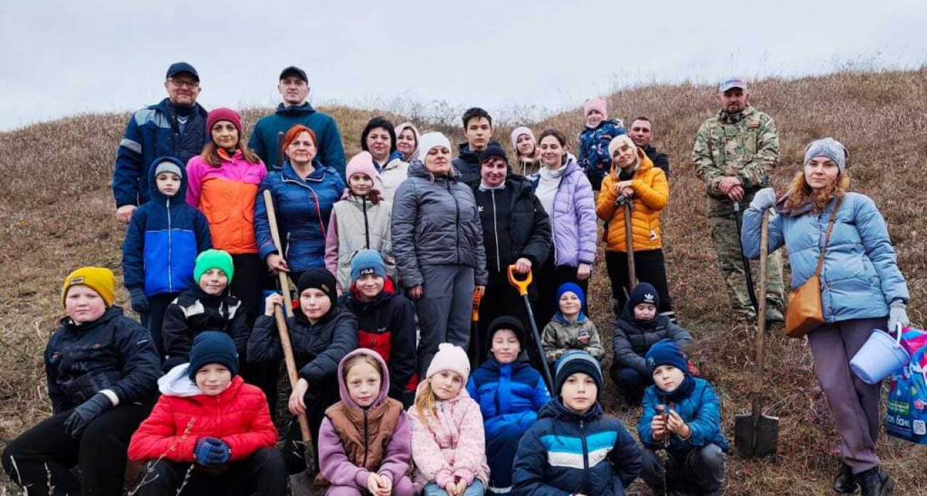 50 школьников и священников засеяли каштанами эродированные земли Курской области