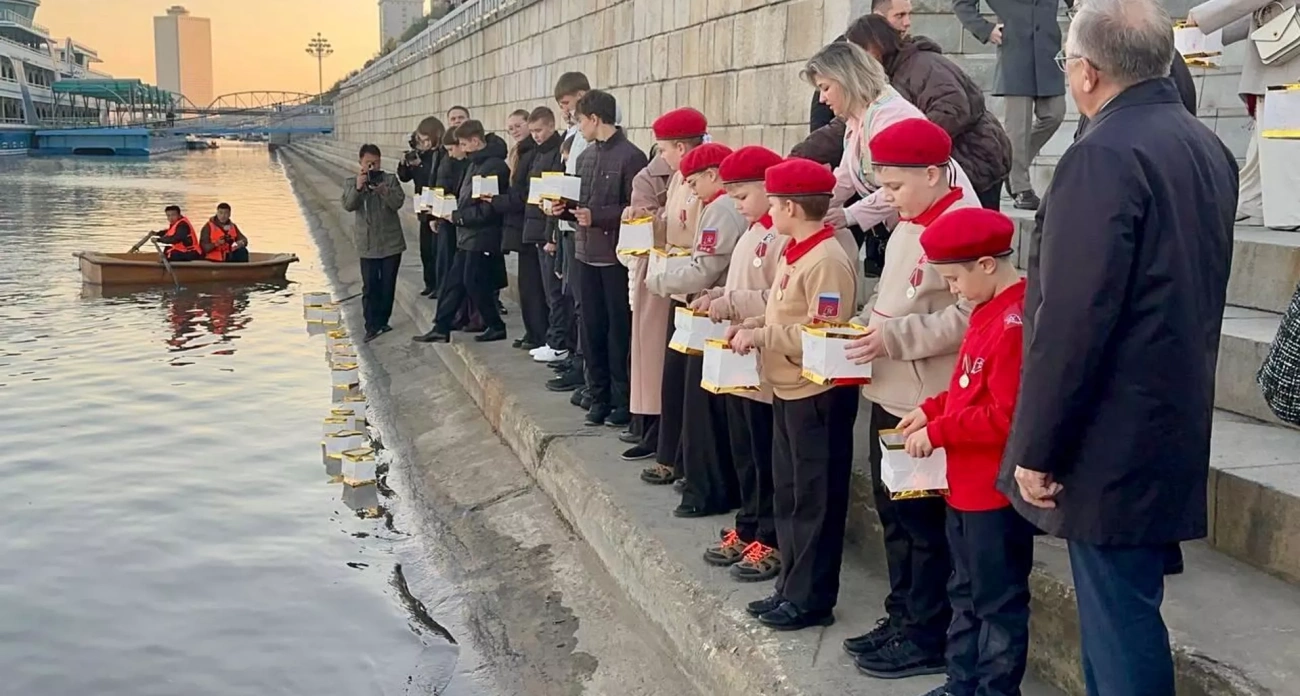 Школьники из Курска передали через Пхеньян фонарики памяти корейским солдатам-освободителям