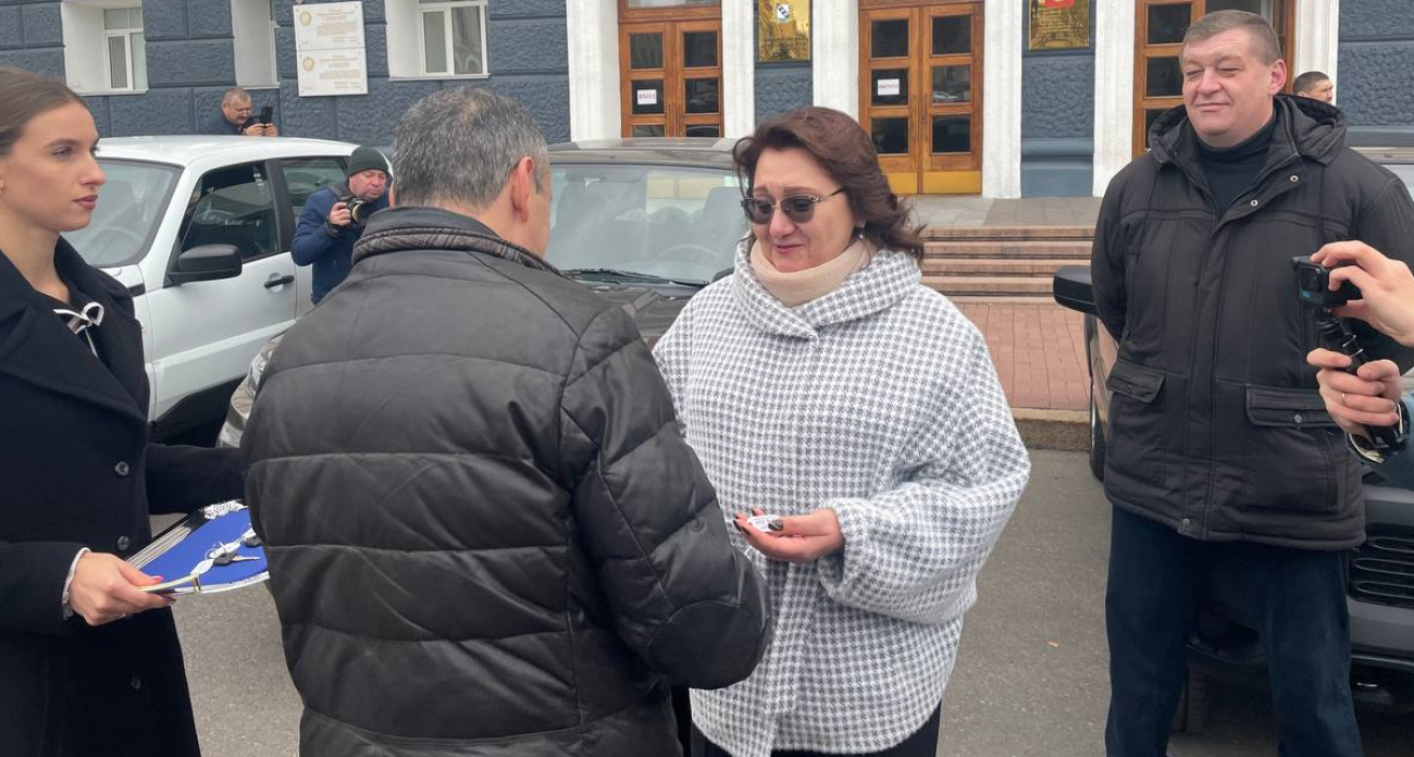 Хинштейн передал Курску 10 авто для выездов терапевтов и забора крови на дому