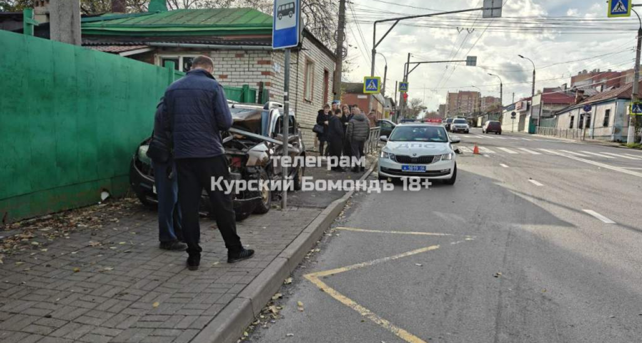 Renault Duster и Chevrolet столкнулись в Курске: среди четырех пострадавших — 14-летний подросток